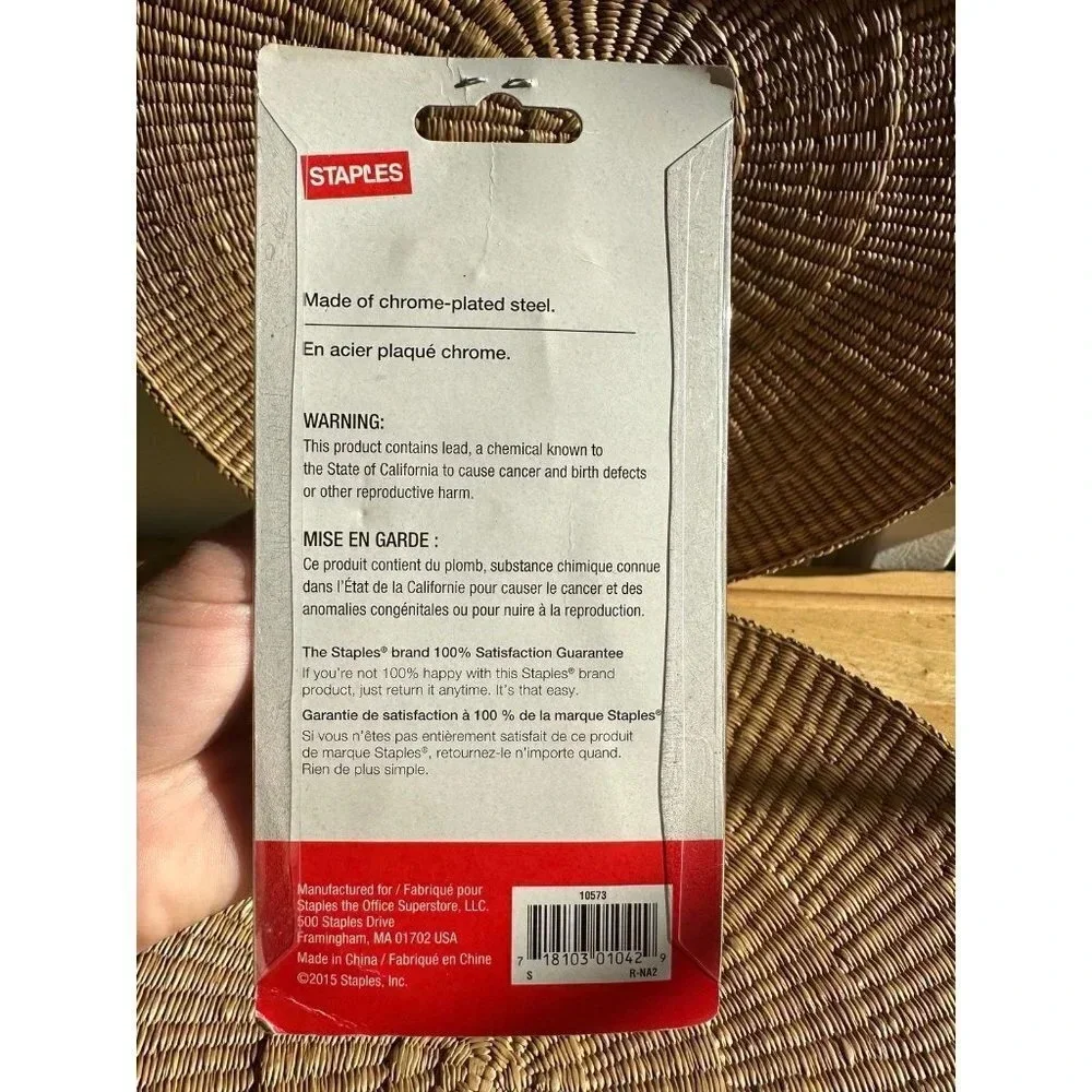Staples basic NEW 1-hole punch - Picture 5 of 5